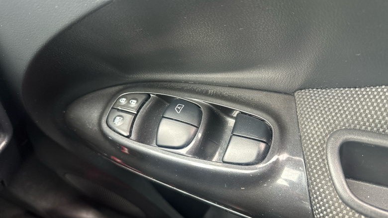 Nissan Juke 1.5 dCi N-Connecta 5dr Diesel Hatchback